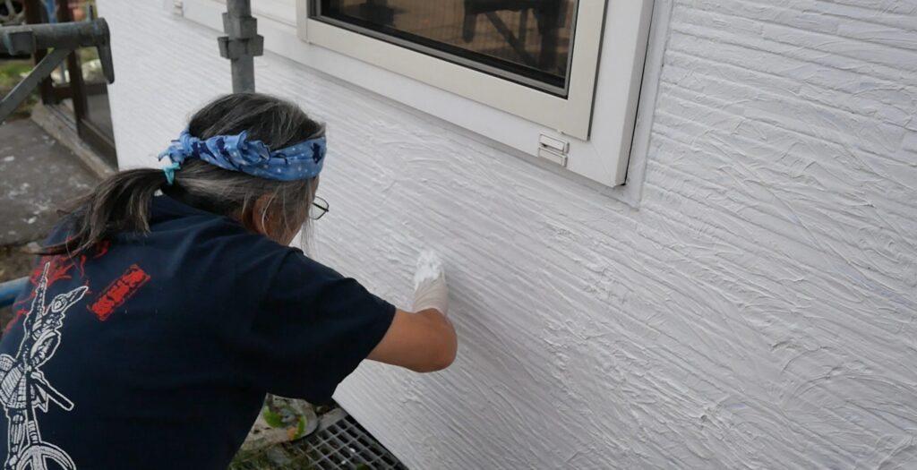 汚れを修繕している様子